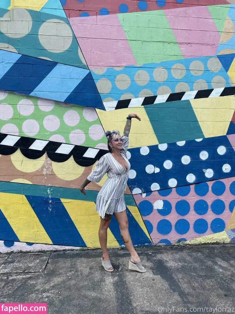 razzledazzlelips / taylorraz Onlyfans Photo Gallery 