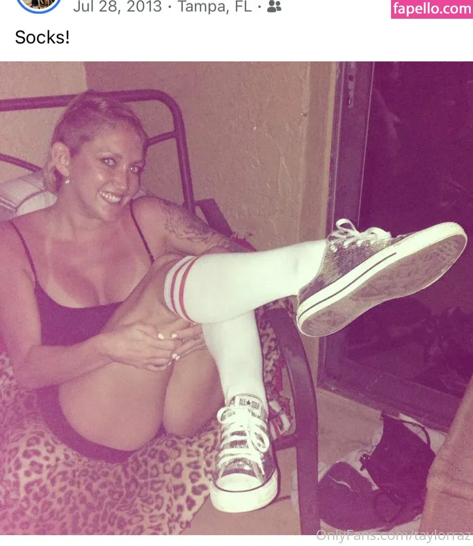 razzledazzlelips / taylorraz Onlyfans Photo Gallery 