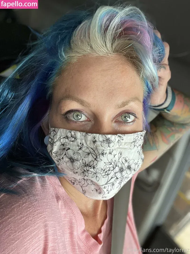 razzledazzlelips / taylorraz Onlyfans Photo Gallery 