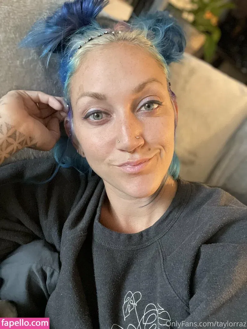 razzledazzlelips / taylorraz Onlyfans Photo Gallery 