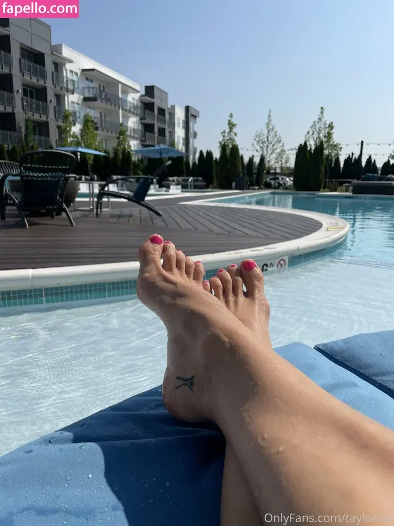 razzledazzlelips / taylorraz Onlyfans Photo Gallery 