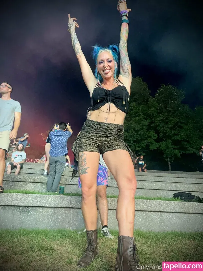 razzledazzlelips / taylorraz Onlyfans Photo Gallery 