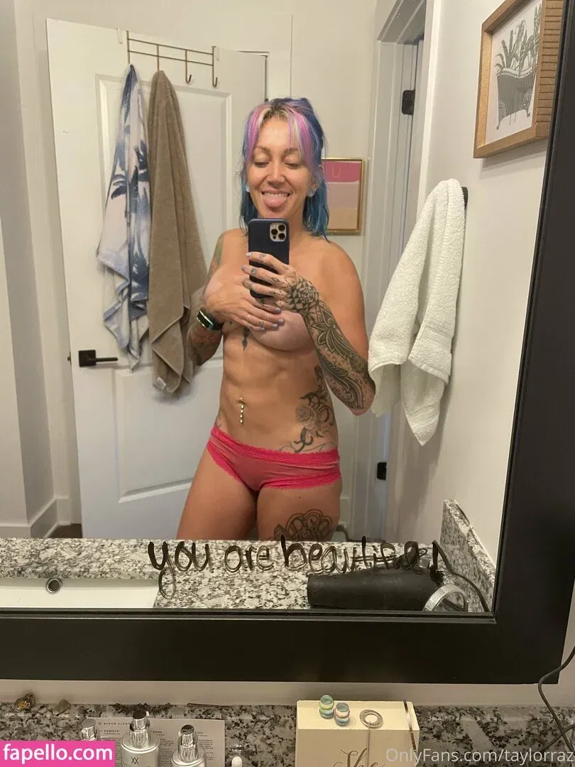 razzledazzlelips / taylorraz Onlyfans Photo Gallery 