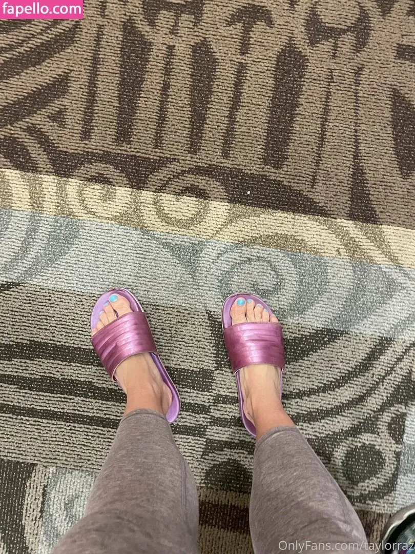 razzledazzlelips / taylorraz Onlyfans Photo Gallery 