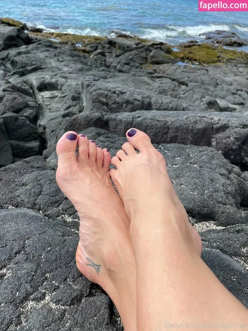 razzledazzlelips / taylorraz Onlyfans Photo Gallery 