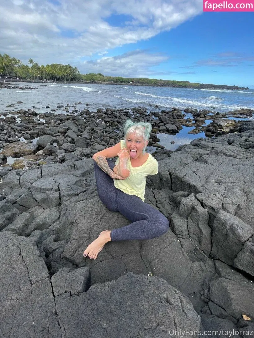 razzledazzlelips / taylorraz Onlyfans Photo Gallery 