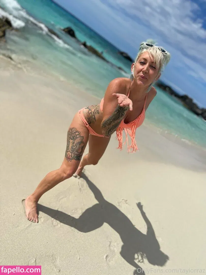 razzledazzlelips / taylorraz Onlyfans Photo Gallery 