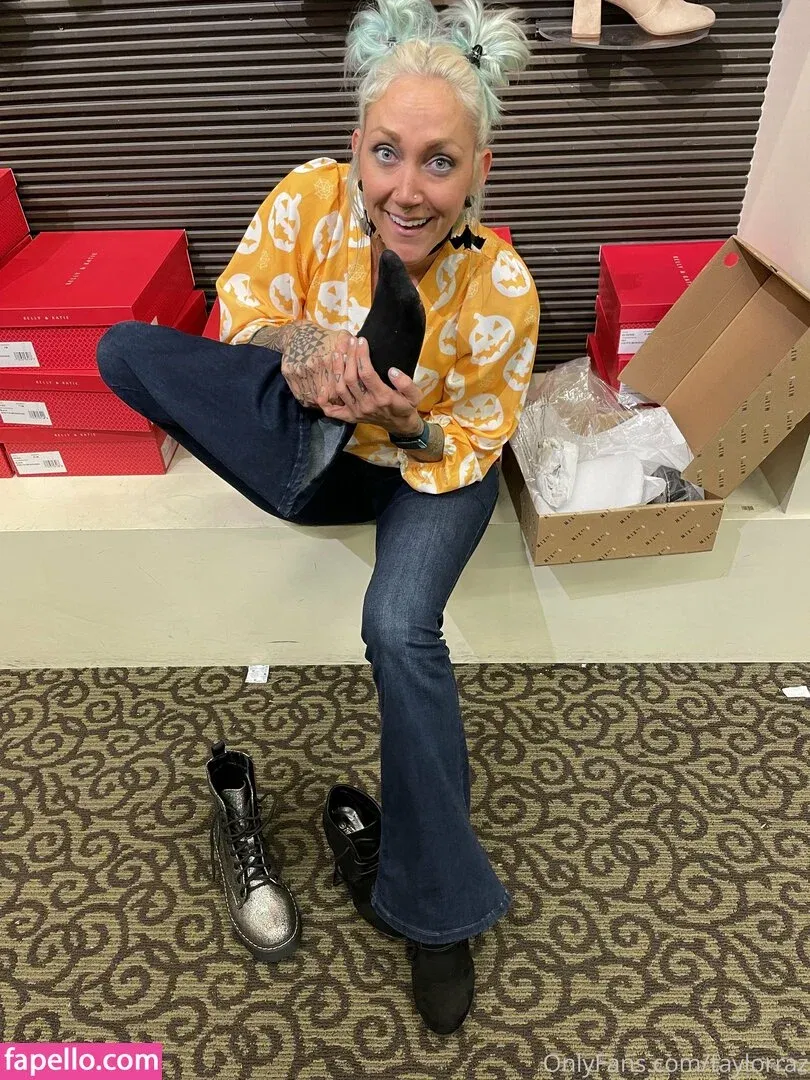 razzledazzlelips / taylorraz Onlyfans Photo Gallery 