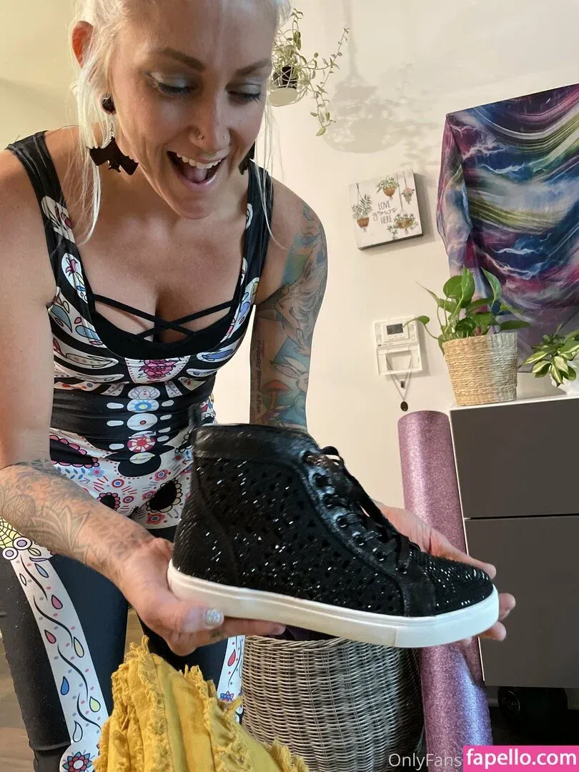 razzledazzlelips / taylorraz Onlyfans Photo Gallery 