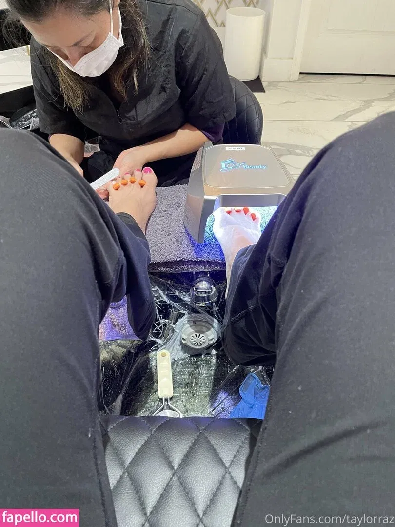 razzledazzlelips / taylorraz Onlyfans Photo Gallery 