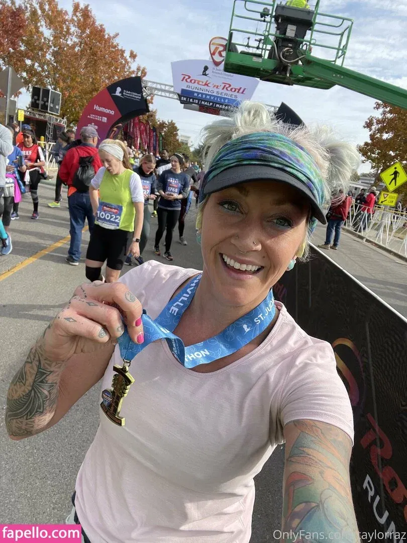 razzledazzlelips / taylorraz Onlyfans Photo Gallery 