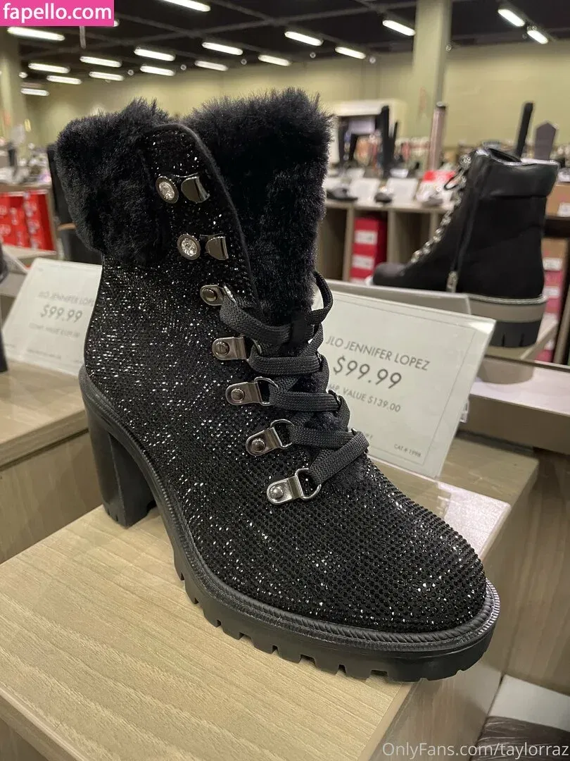 razzledazzlelips / taylorraz Onlyfans Photo Gallery 