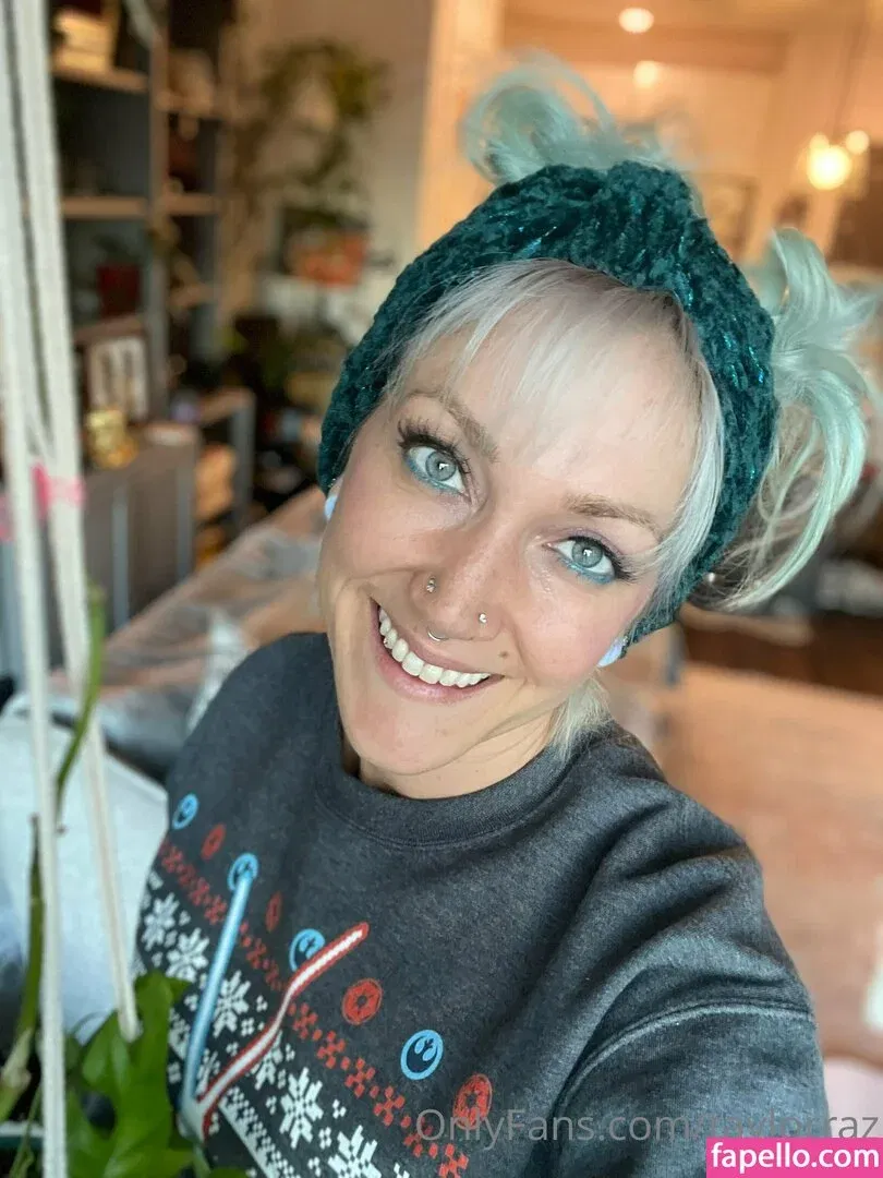 razzledazzlelips / taylorraz Onlyfans Photo Gallery 