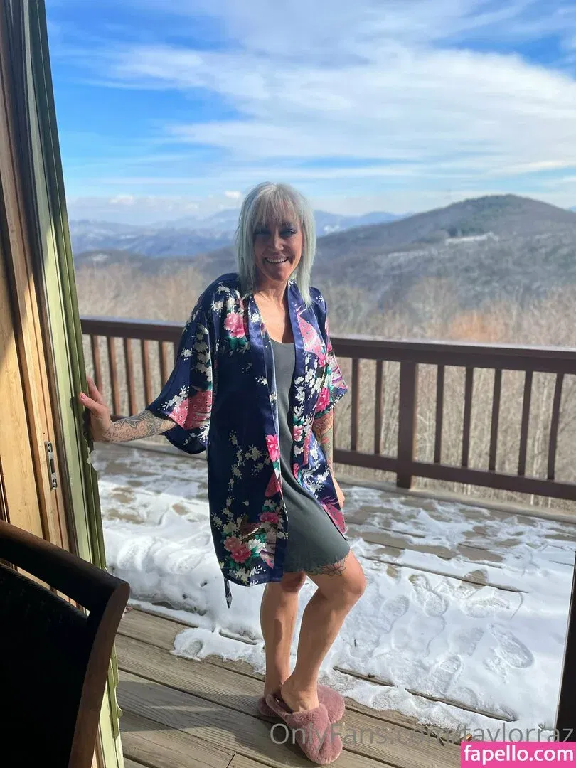 razzledazzlelips / taylorraz Onlyfans Photo Gallery 