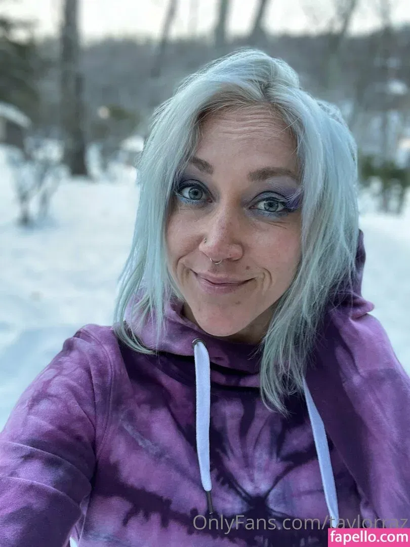 razzledazzlelips / taylorraz Onlyfans Photo Gallery 