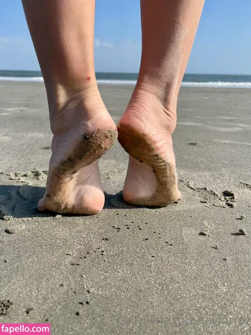 razzledazzlelips / taylorraz Onlyfans Photo Gallery 