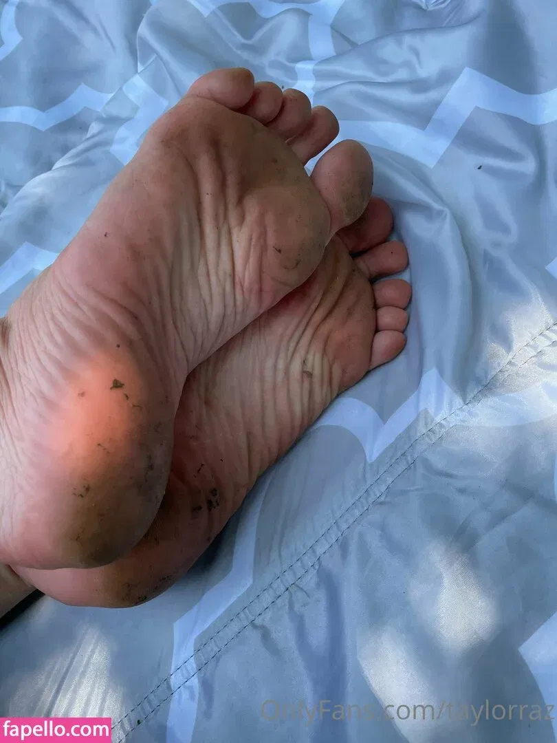 razzledazzlelips / taylorraz Onlyfans Photo Gallery 