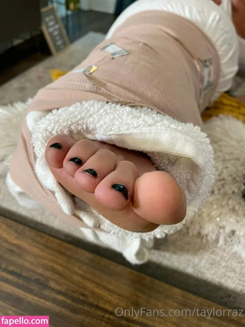 razzledazzlelips / taylorraz Onlyfans Photo Gallery 