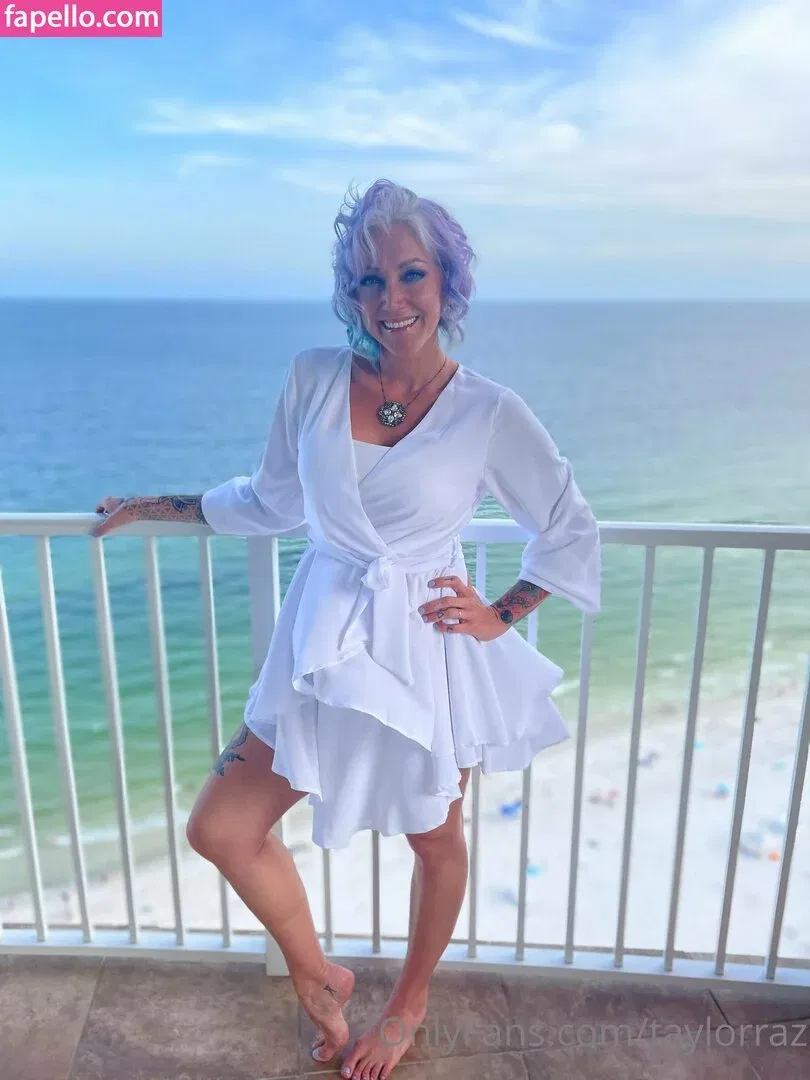 razzledazzlelips / taylorraz Onlyfans Photo Gallery 