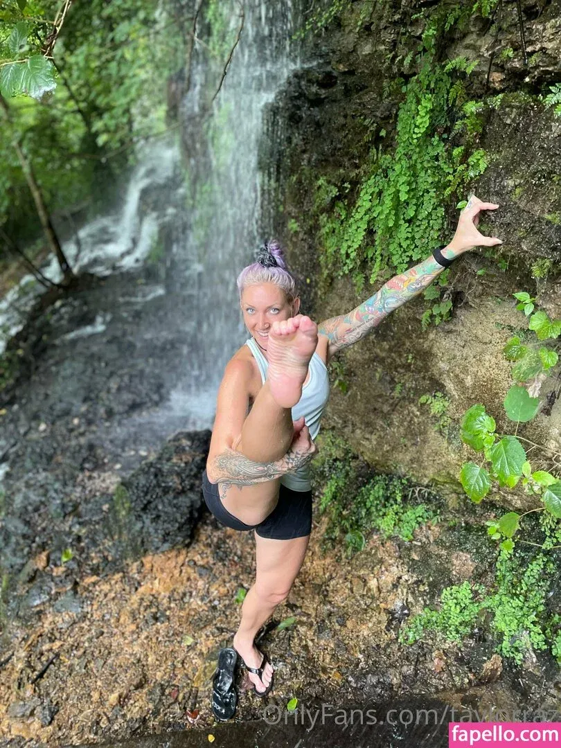 razzledazzlelips / taylorraz Onlyfans Photo Gallery 