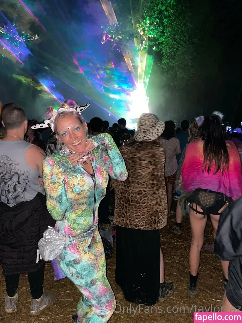 razzledazzlelips / taylorraz Onlyfans Photo Gallery 