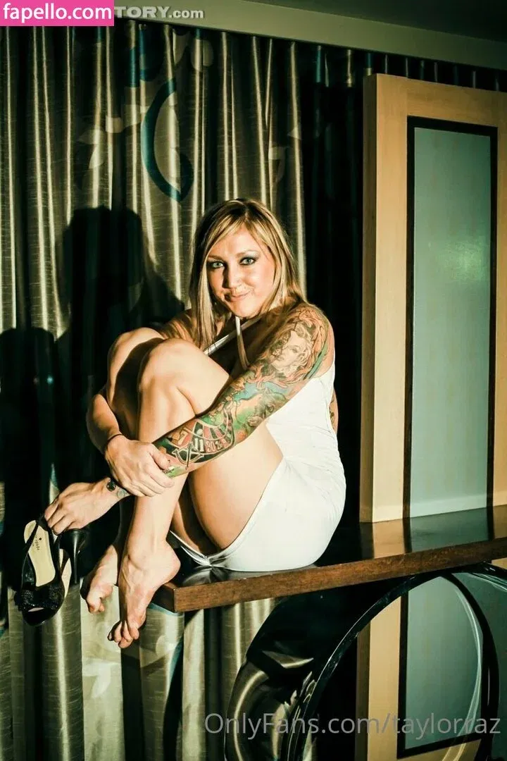 razzledazzlelips / taylorraz Onlyfans Photo Gallery 