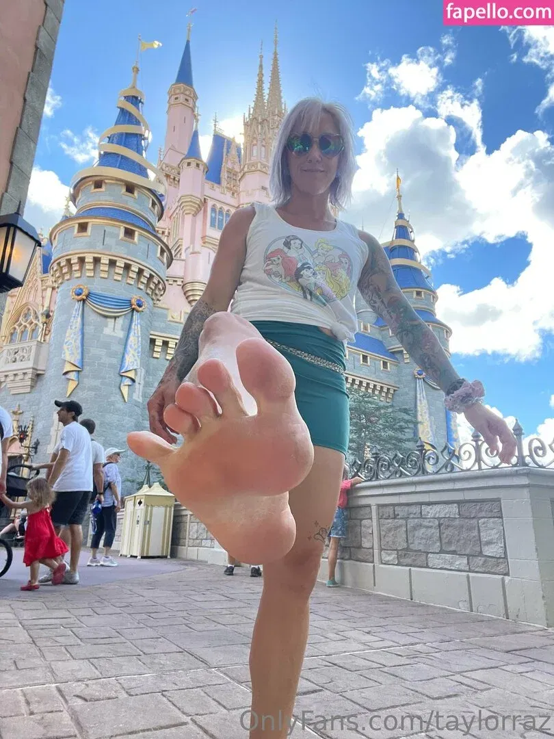 razzledazzlelips / taylorraz Onlyfans Photo Gallery 