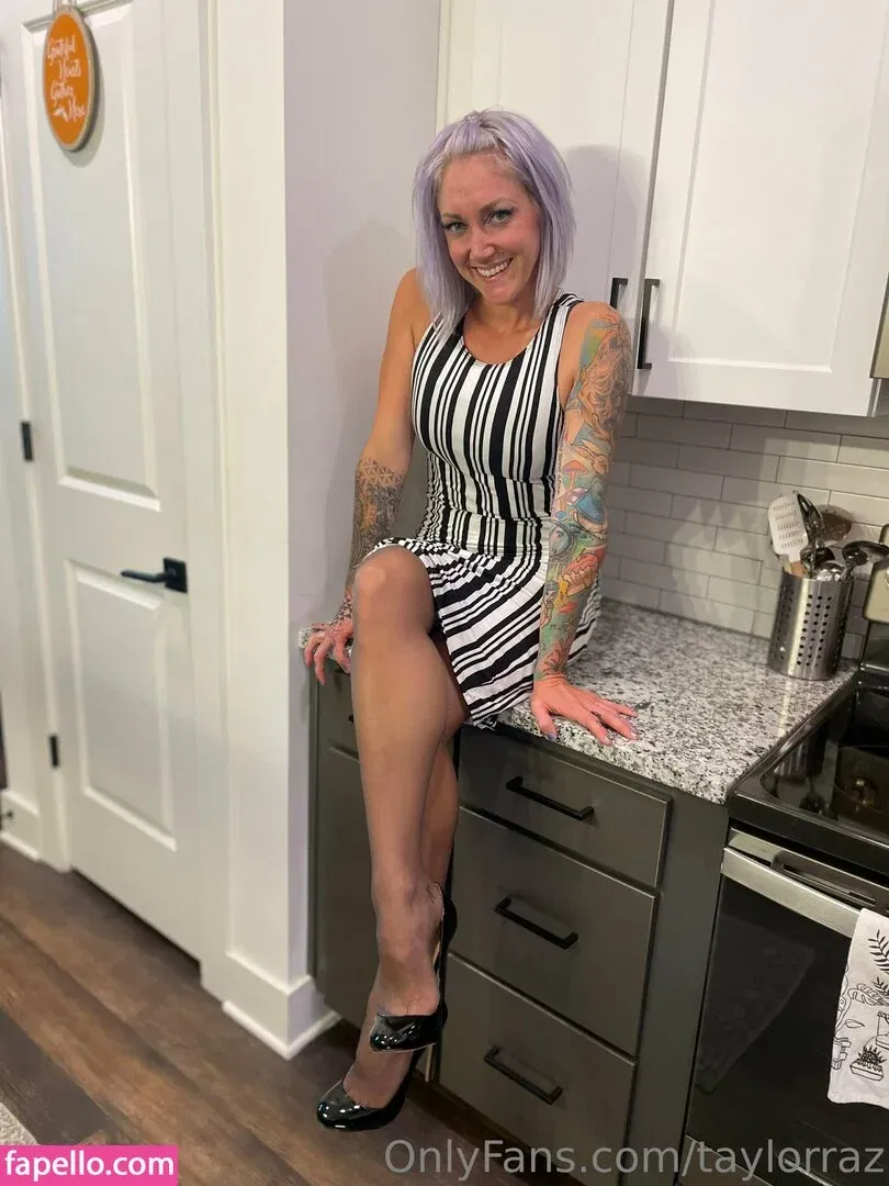 razzledazzlelips / taylorraz Onlyfans Photo Gallery 