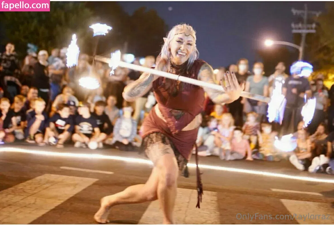 razzledazzlelips / taylorraz Onlyfans Photo Gallery 