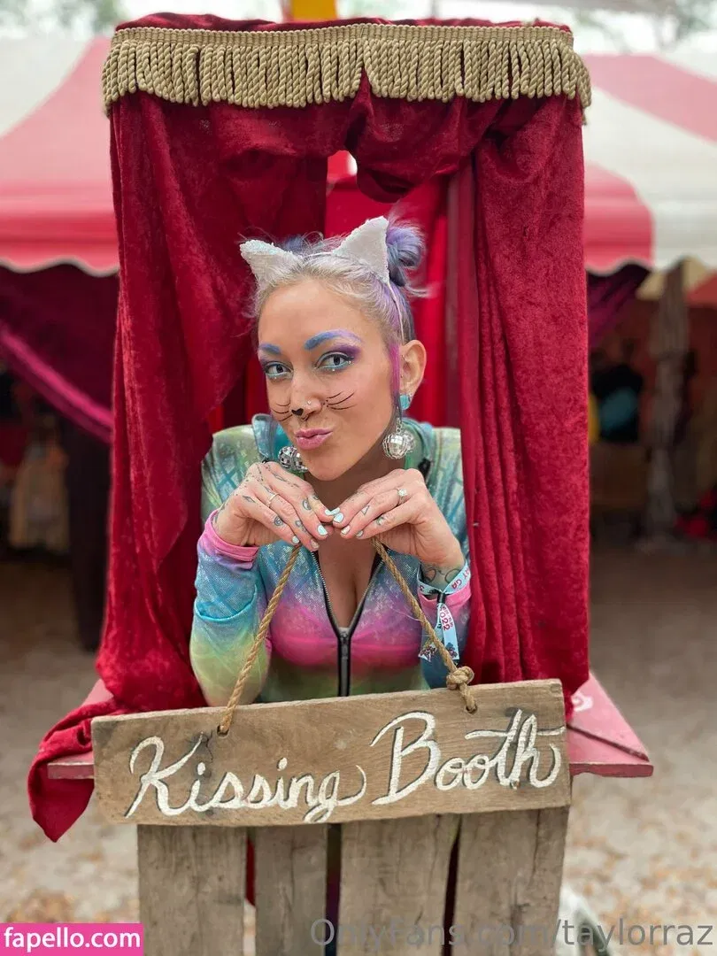 razzledazzlelips / taylorraz Onlyfans Photo Gallery 