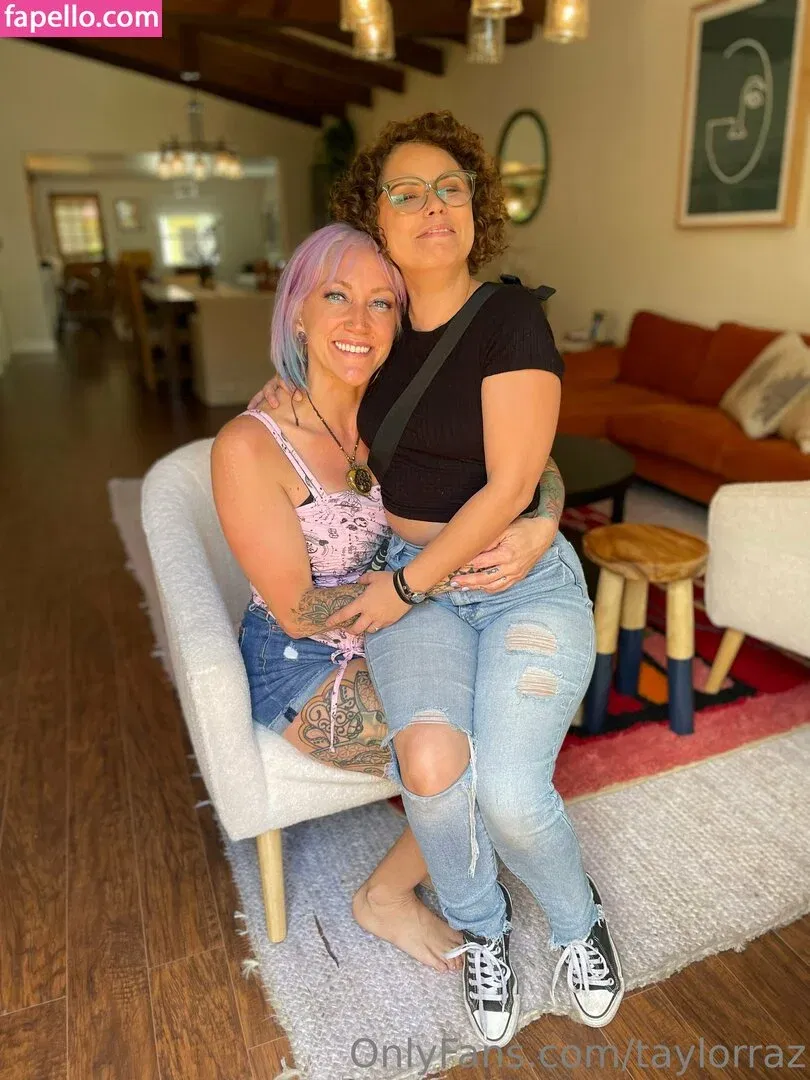 razzledazzlelips / taylorraz Onlyfans Photo Gallery 