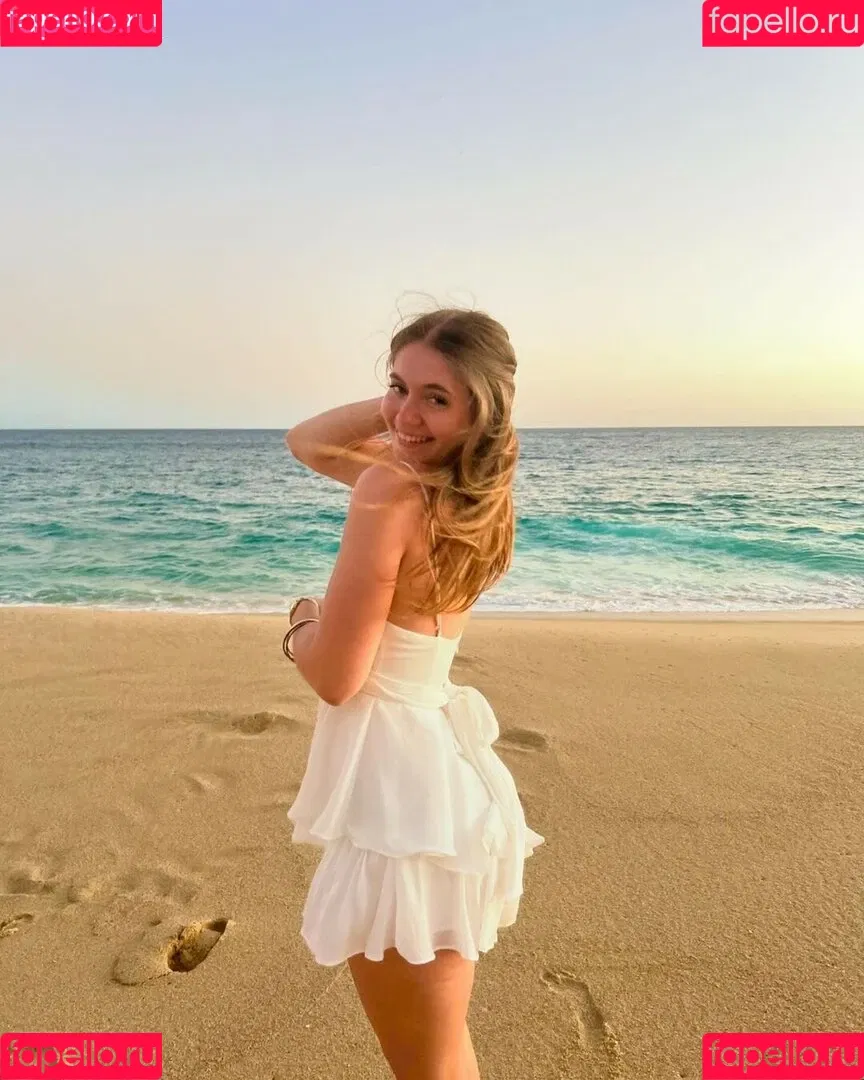 Ella Rene / ella.rene / ellaren.model / ellarene Onlyfans Photo Gallery 