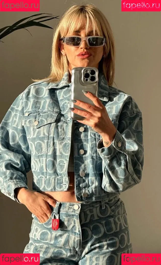 Ashley Roberts / Pussycat Doll / iamashleyroberts / inkedashleyroberts Onlyfans Photo Gallery 