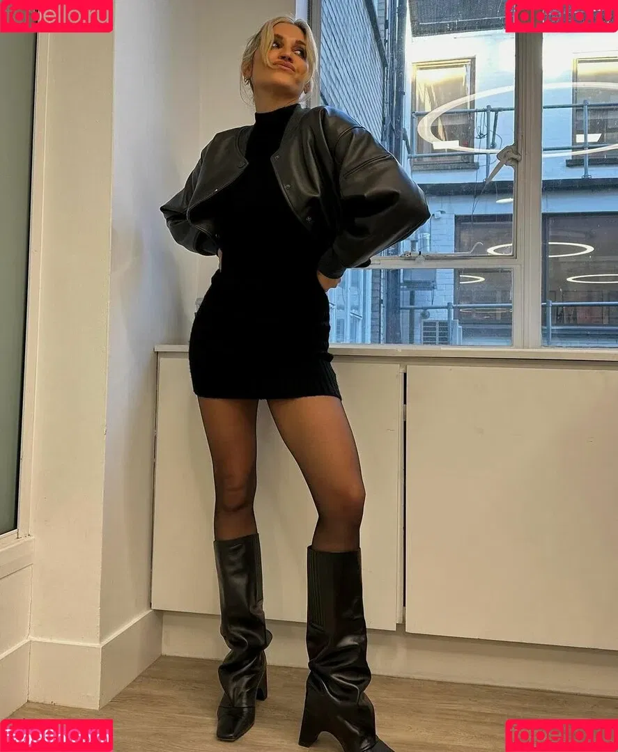 Ashley Roberts / Pussycat Doll / iamashleyroberts / inkedashleyroberts Onlyfans Photo Gallery 