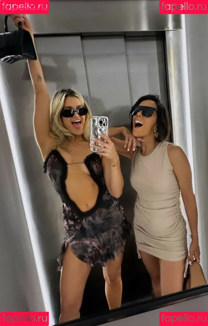 Ashley Roberts / Pussycat Doll / iamashleyroberts / inkedashleyroberts Onlyfans Photo Gallery 