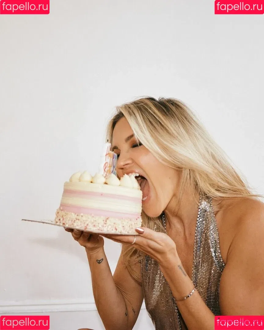 Ashley Roberts / Pussycat Doll / iamashleyroberts / inkedashleyroberts Onlyfans Photo Gallery 