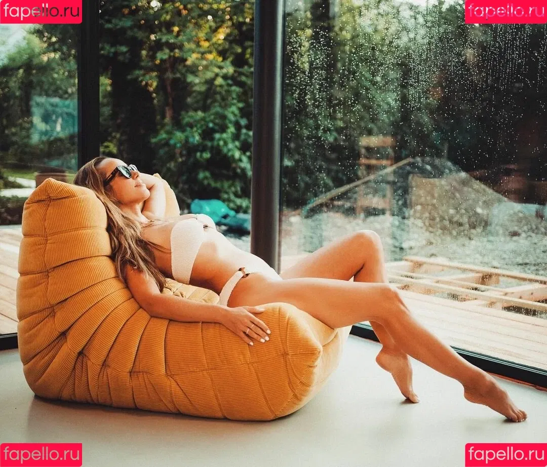 Annemarie Carpendale / Warnkross / annemarie_carpendale / annie_carpendale Onlyfans Photo Gallery 