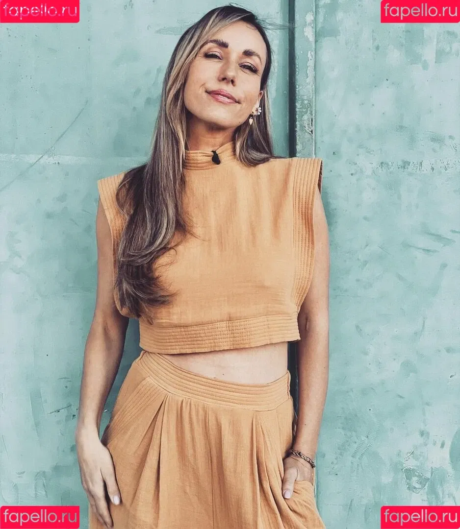 Annemarie Carpendale / Warnkross / annemarie_carpendale / annie_carpendale Onlyfans Photo Gallery 