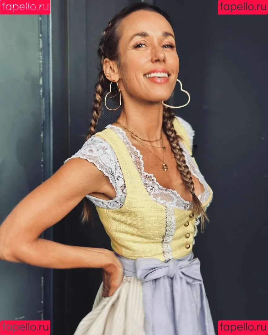 Annemarie Carpendale / Warnkross / annemarie_carpendale / annie_carpendale Onlyfans Photo Gallery 