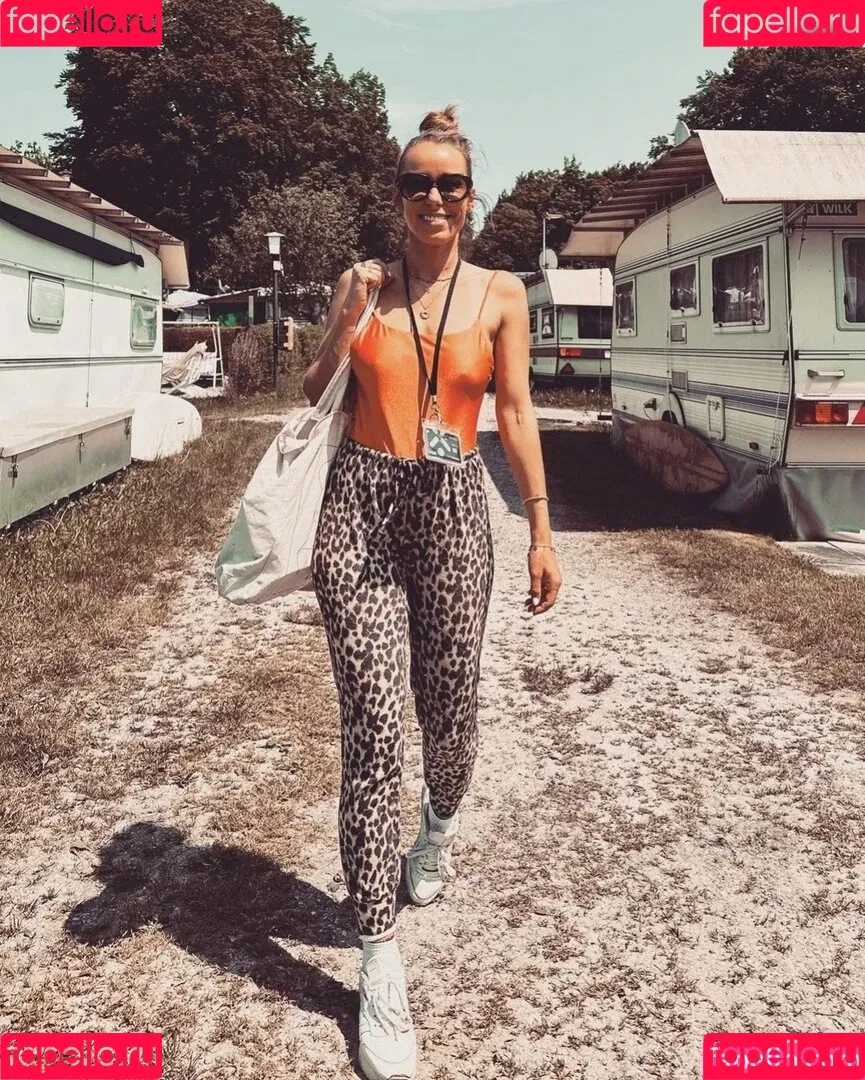 Annemarie Carpendale / Warnkross / annemarie_carpendale / annie_carpendale Onlyfans Photo Gallery 