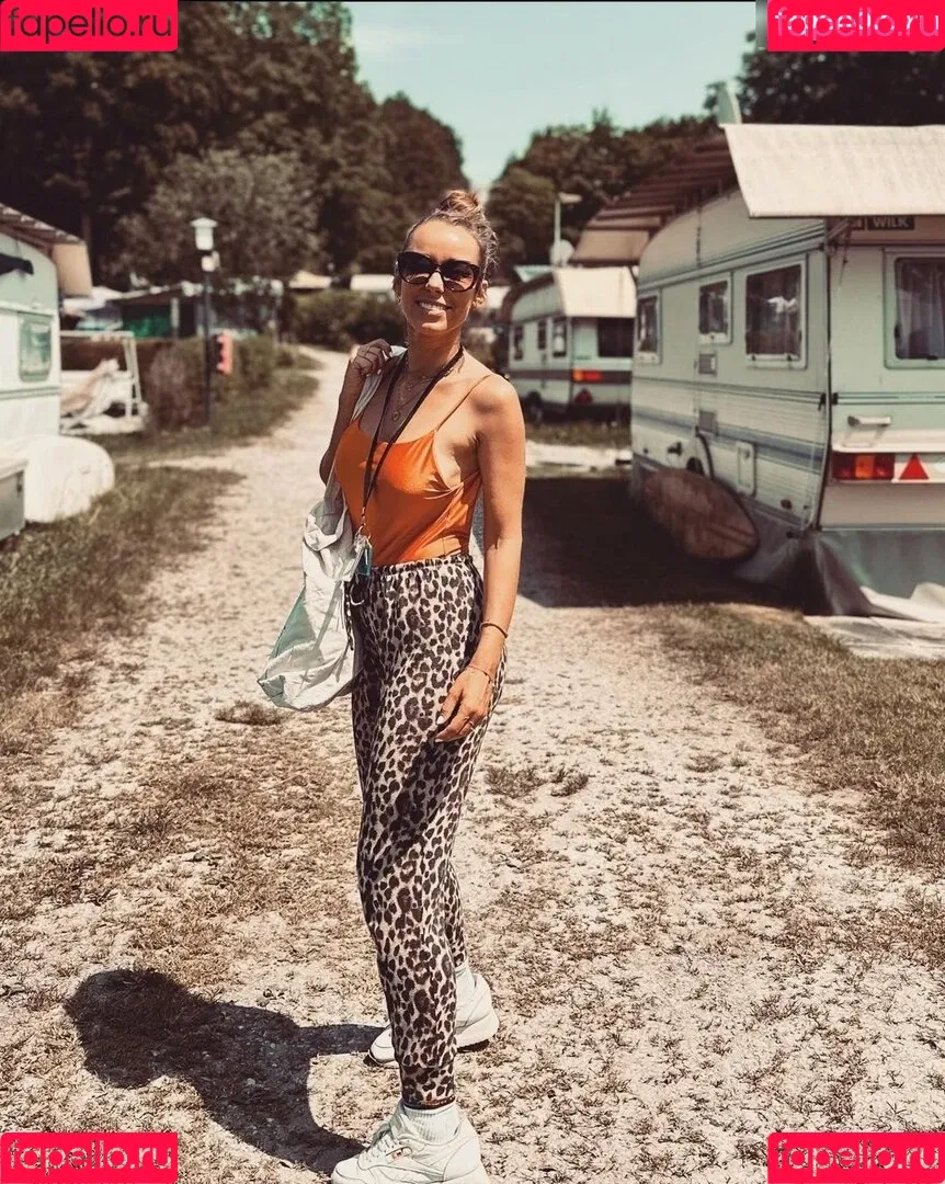 Annemarie Carpendale / Warnkross / annemarie_carpendale / annie_carpendale Onlyfans Photo Gallery 