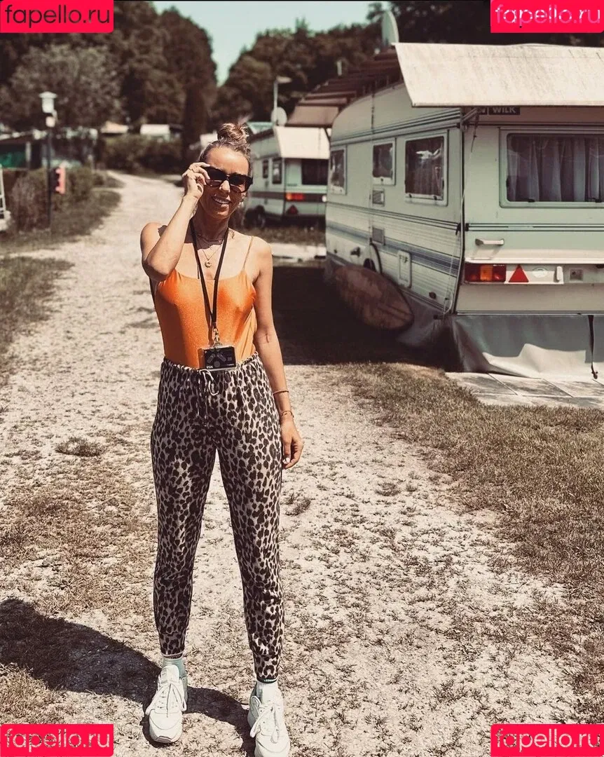 Annemarie Carpendale / Warnkross / annemarie_carpendale / annie_carpendale Onlyfans Photo Gallery 