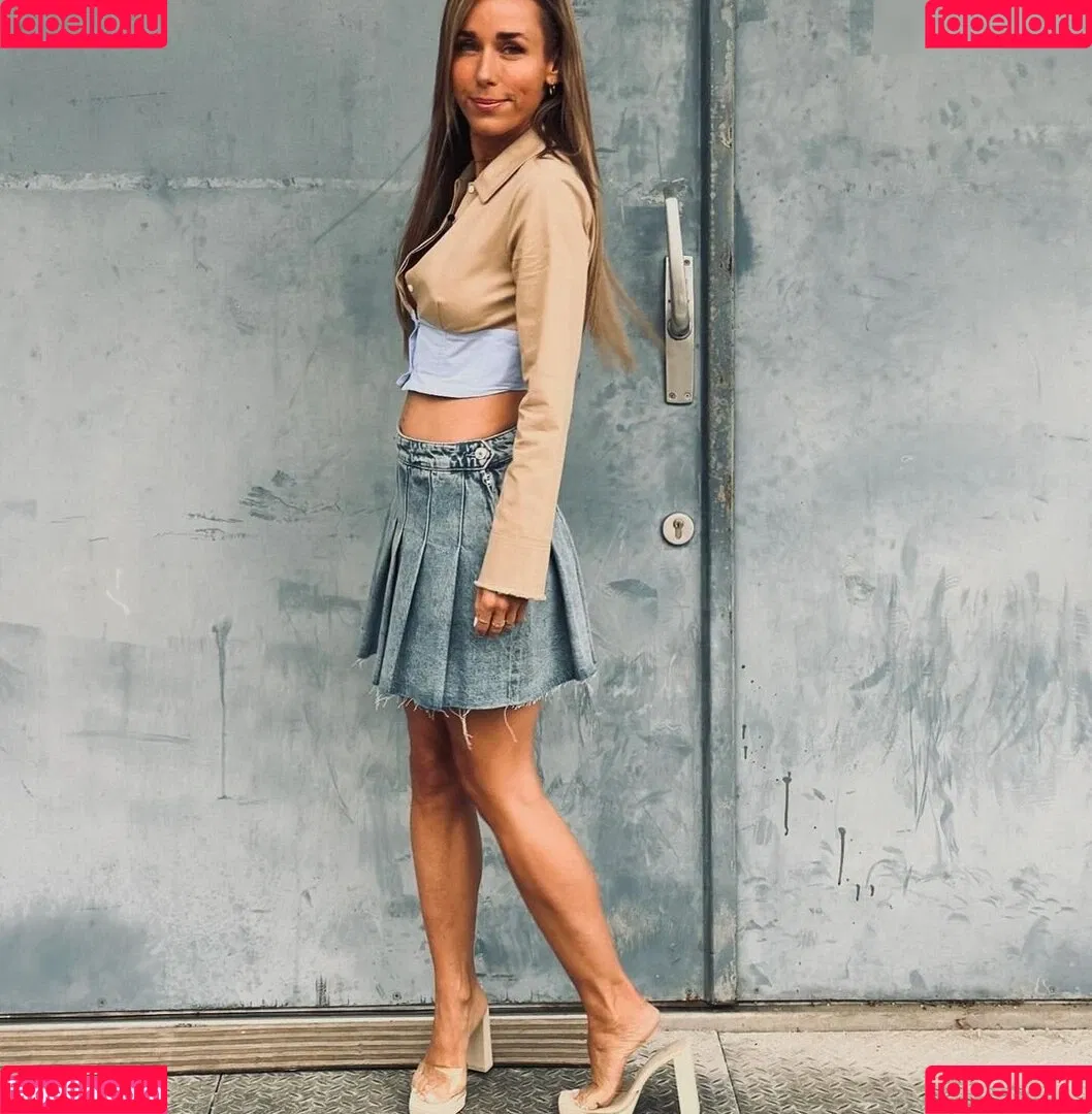 Annemarie Carpendale / Warnkross / annemarie_carpendale / annie_carpendale Onlyfans Photo Gallery 