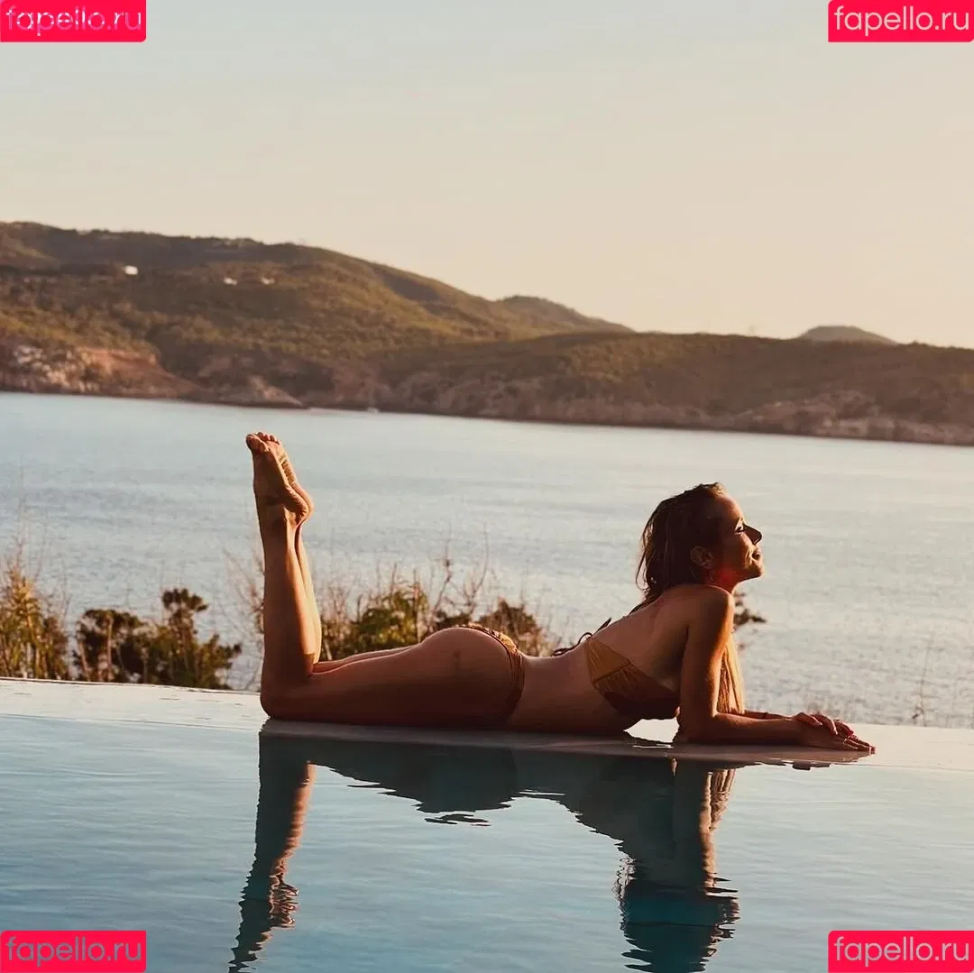 Annemarie Carpendale / Warnkross / annemarie_carpendale / annie_carpendale Onlyfans Photo Gallery 