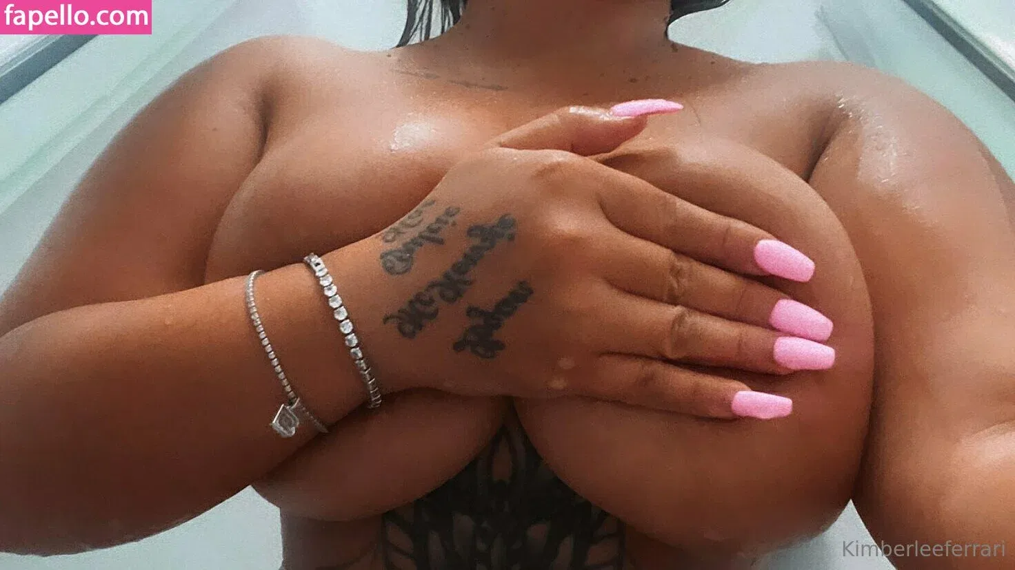 ferrarigrrl / kimberleeferrari Onlyfans Photo Gallery 