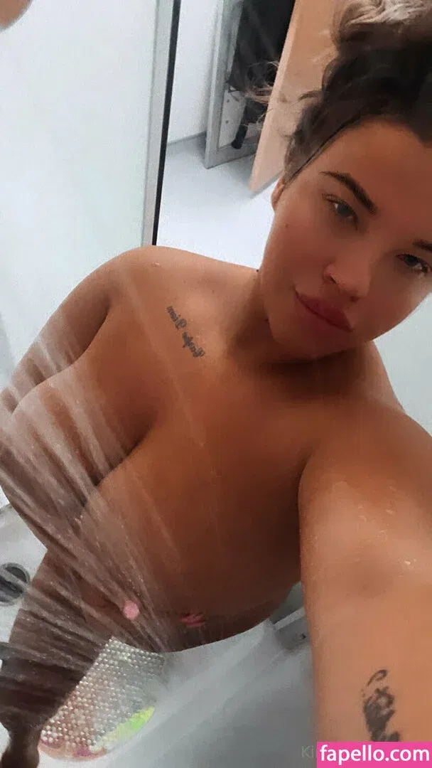 ferrarigrrl / kimberleeferrari Onlyfans Photo Gallery 