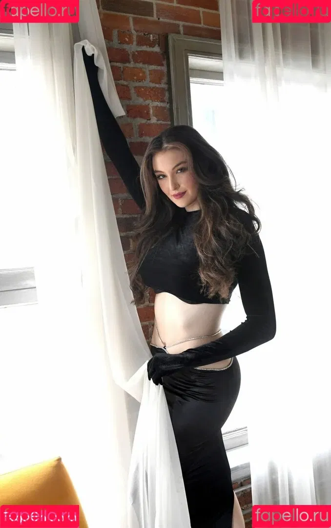 Beautyandbrainswithatwist - / Rachel Pizzolato / beautyandbrainswithatwist / biancasotelo14 / braintwist2112 Onlyfans Photo Gallery 