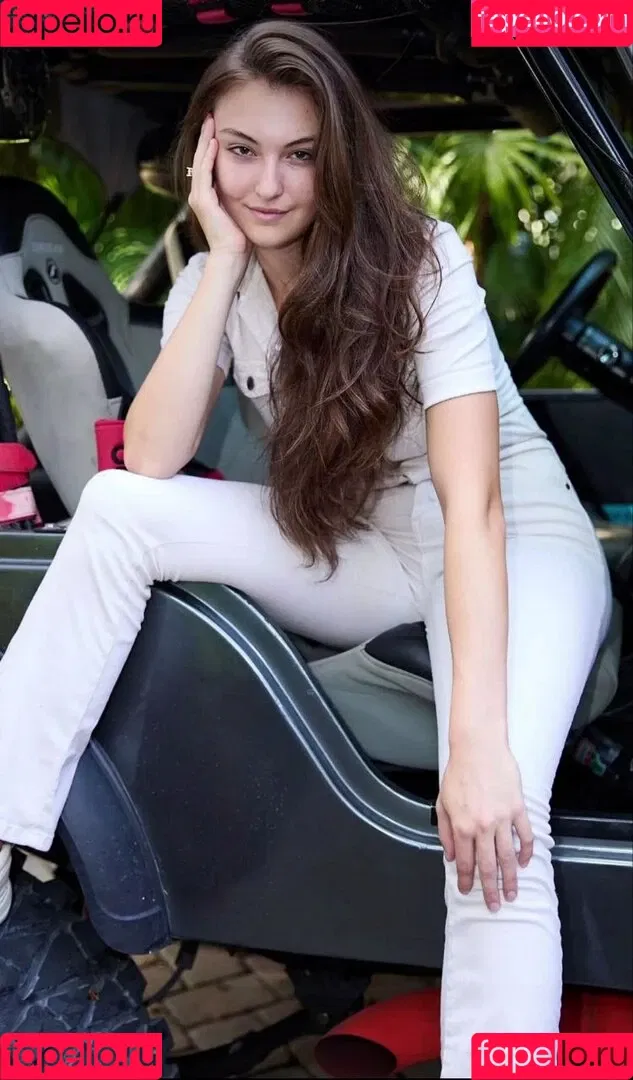 Beautyandbrainswithatwist - / Rachel Pizzolato / beautyandbrainswithatwist / biancasotelo14 / braintwist2112 Onlyfans Photo Gallery 