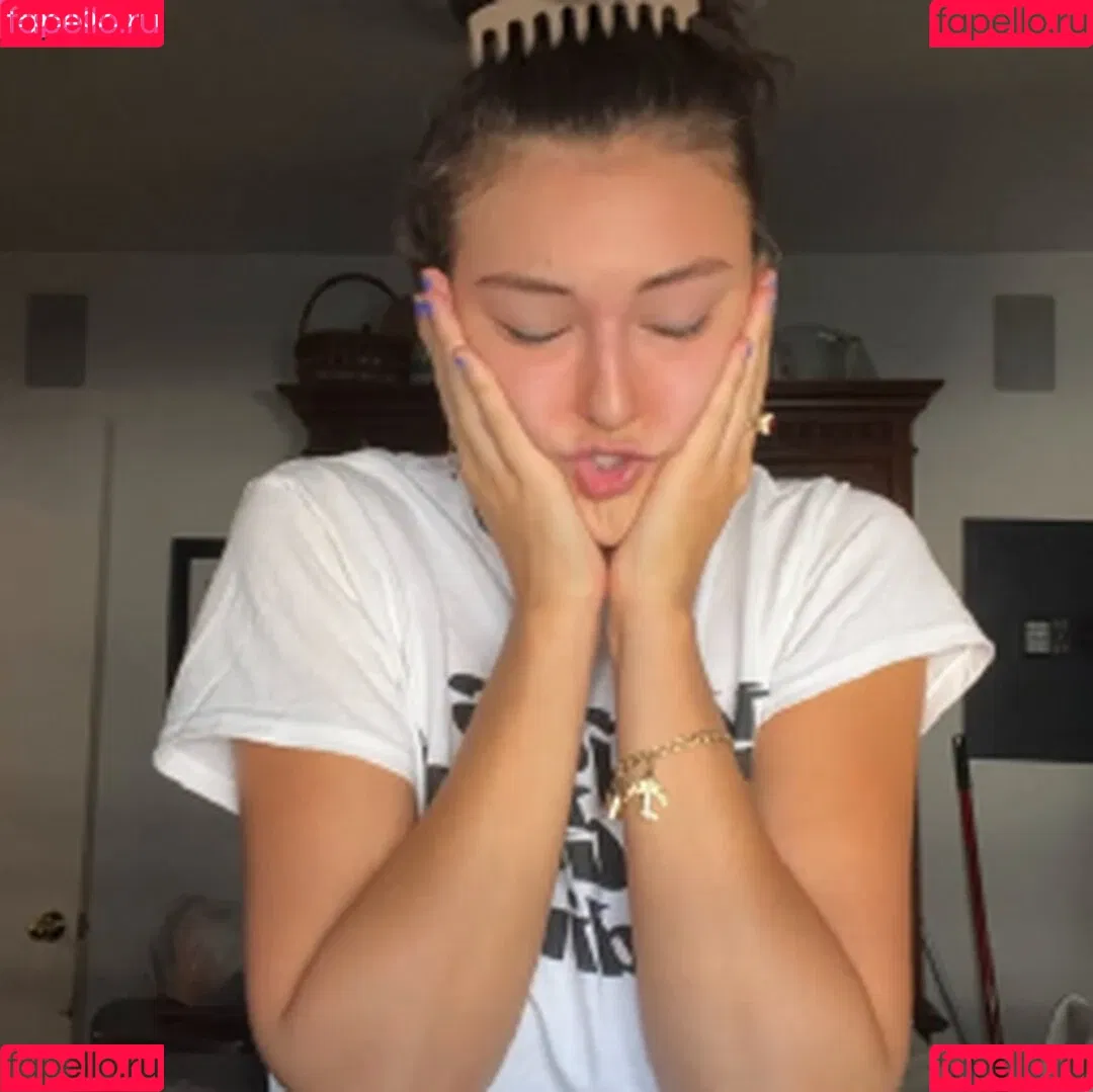 Beautyandbrainswithatwist - / Rachel Pizzolato / beautyandbrainswithatwist / biancasotelo14 / braintwist2112 Onlyfans Photo Gallery 