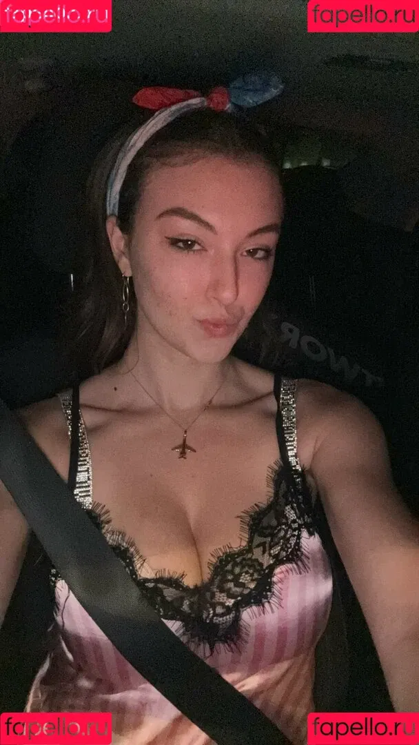 Beautyandbrainswithatwist - / Rachel Pizzolato / beautyandbrainswithatwist / biancasotelo14 / braintwist2112 Onlyfans Photo Gallery 